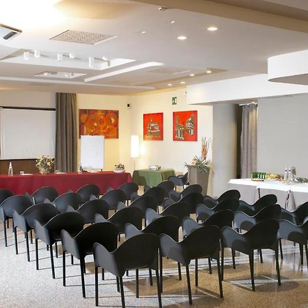 Hotel Ristorante Alcide Поджибонси Экстерьер фото