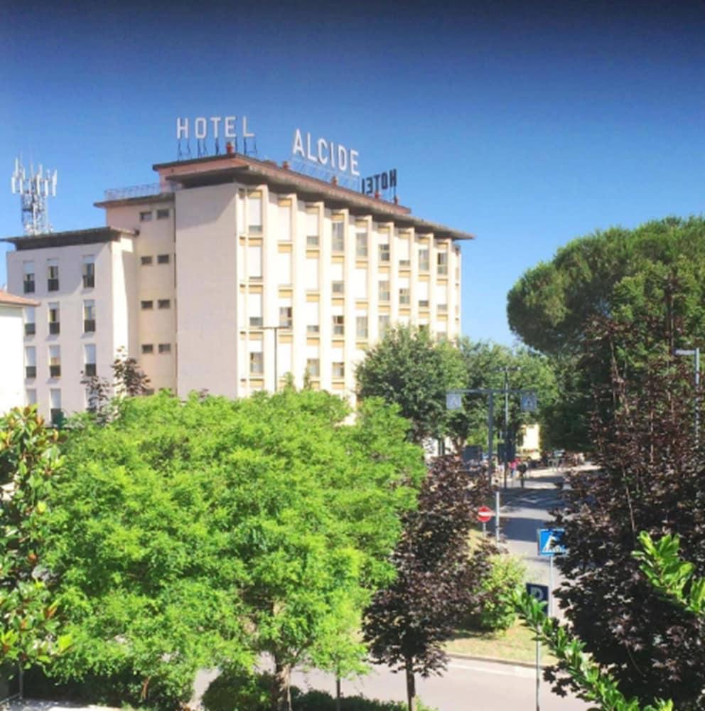 Hotel Ristorante Alcide Поджибонси Экстерьер фото