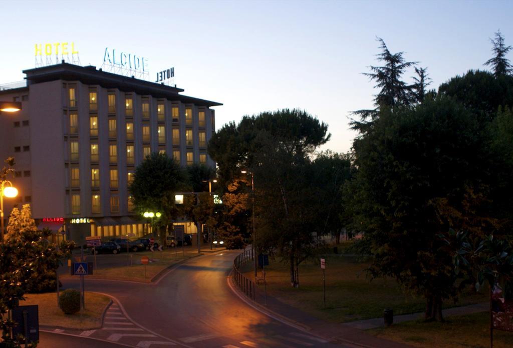 Hotel Ristorante Alcide Поджибонси Экстерьер фото
