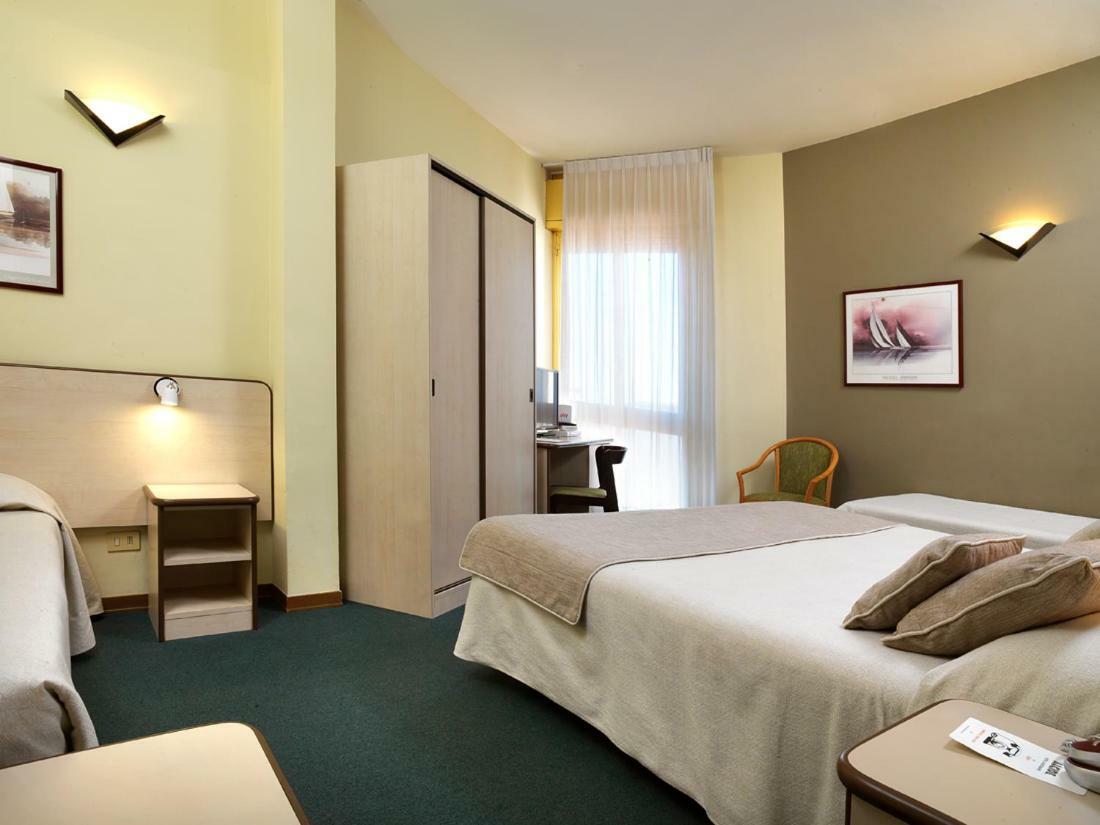 Hotel Ristorante Alcide Поджибонси Экстерьер фото